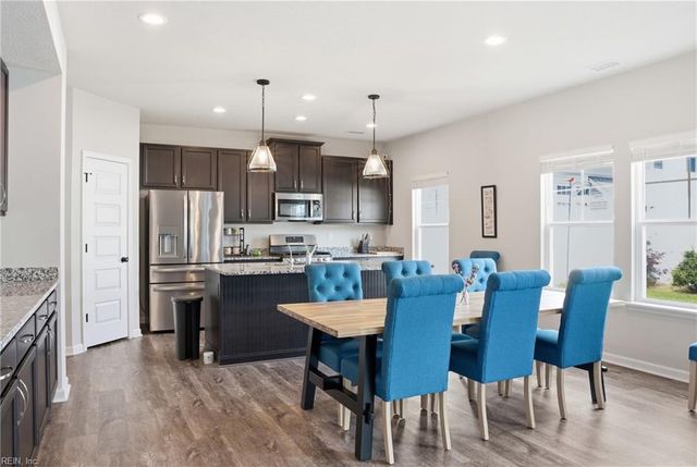 128 Blessing CIR, Suffolk, VA 23434