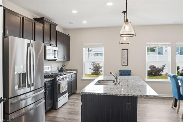 128 Blessing CIR, Suffolk, VA 23434