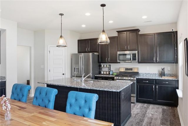 128 Blessing CIR, Suffolk, VA 23434