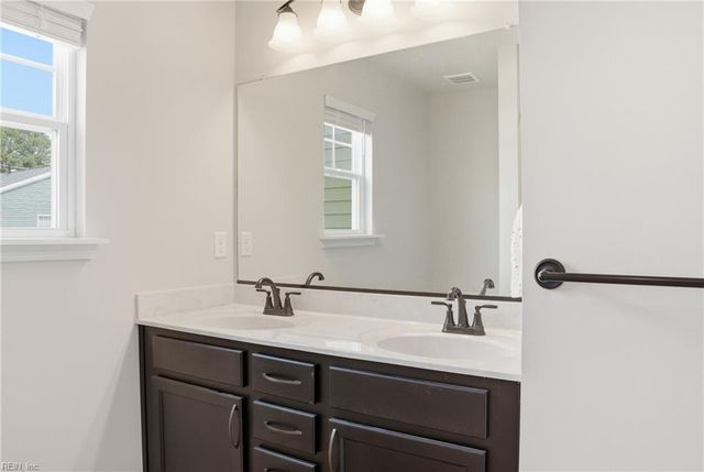 128 Blessing CIR, Suffolk, VA 23434