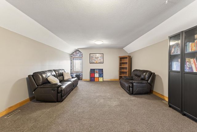 9951 Vagabond Court N, Maple Grove, MN 55311