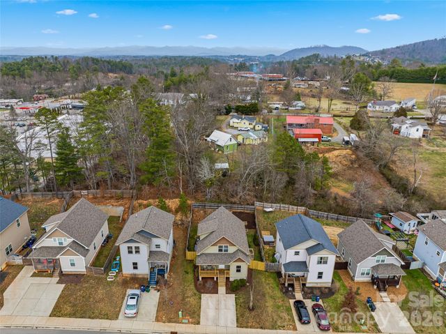 21 Yarrow Meadow Road, Weaverville, NC 28787