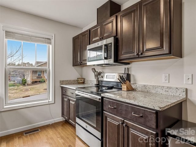 21 Yarrow Meadow Road, Weaverville, NC 28787