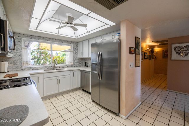 5246 E WINCHCOMB Drive, Scottsdale, AZ 85254