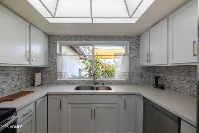 5246 E WINCHCOMB Drive, Scottsdale, AZ 85254