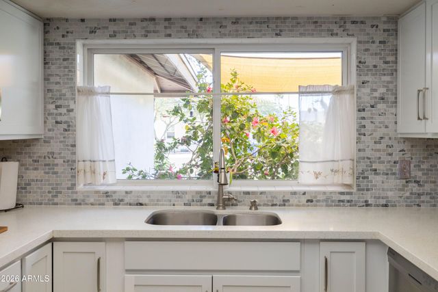 5246 E WINCHCOMB Drive, Scottsdale, AZ 85254