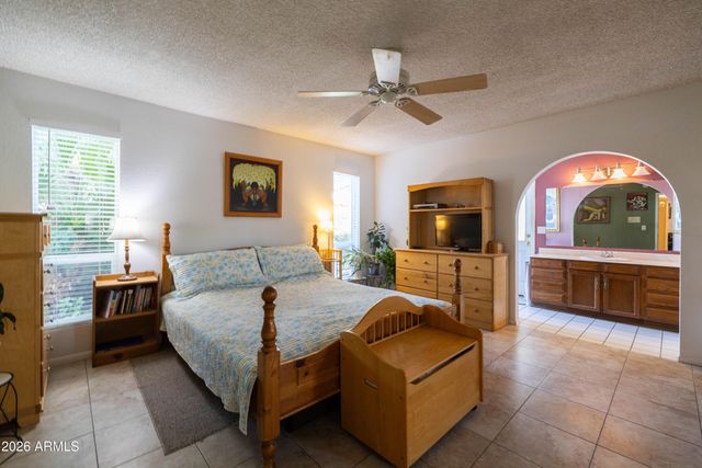 5246 E WINCHCOMB Drive, Scottsdale, AZ 85254