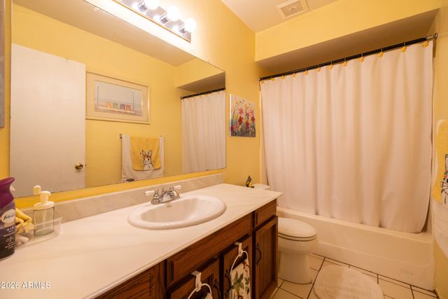 5246 E WINCHCOMB Drive, Scottsdale, AZ 85254