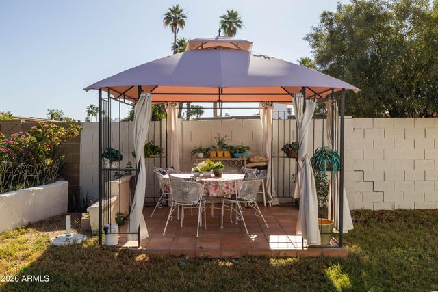 5246 E WINCHCOMB Drive, Scottsdale, AZ 85254