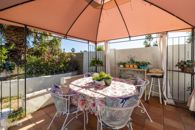 5246 E WINCHCOMB Drive, Scottsdale, AZ 85254