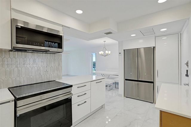 3020 Marcos Dr S106, Aventura, FL 33160