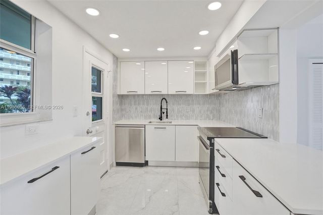 3020 Marcos Dr S106, Aventura, FL 33160