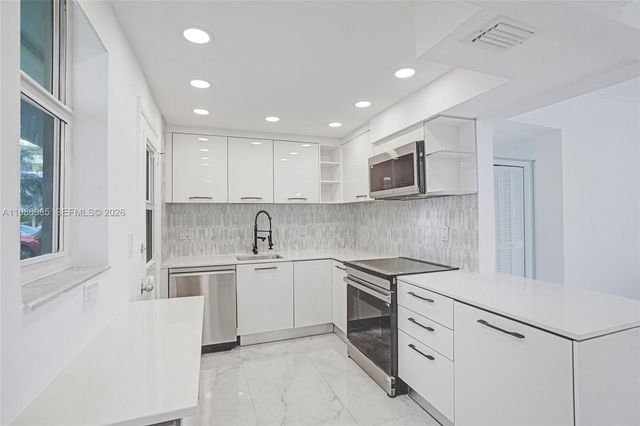 3020 Marcos Dr S106, Aventura, FL 33160