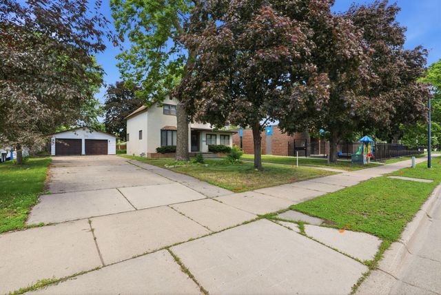 1218 4th Street NW, Elk River, MN 55330