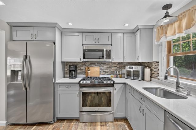 46 Esta Rd, Plymouth, MA 02360
