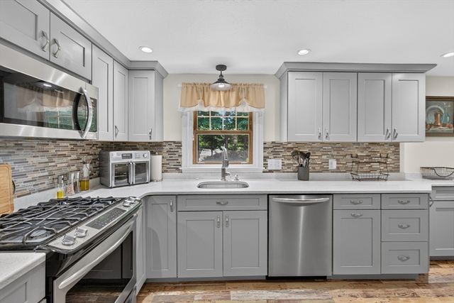 46 Esta Rd, Plymouth, MA 02360