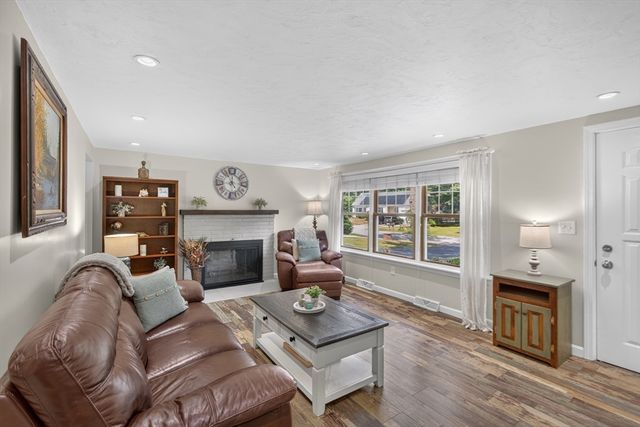 46 Esta Rd, Plymouth, MA 02360
