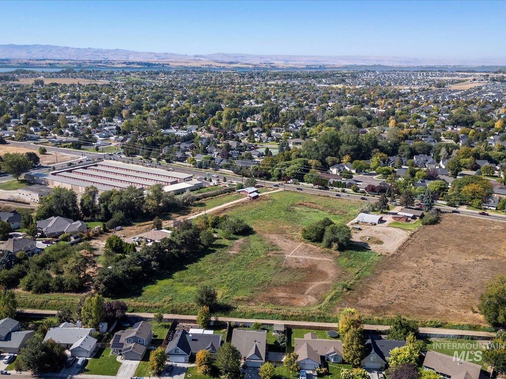 604 S Midland Blvd, Nampa, ID 83686 photo 3