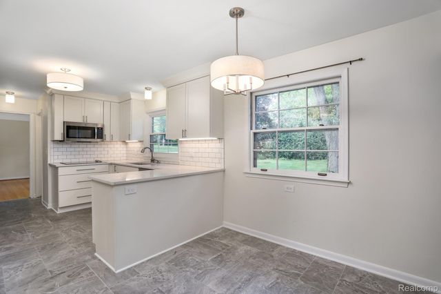 4259 WENDELL Road, West Bloomfield Charter Township, MI 48323