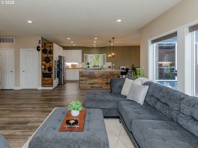 125 WISHMAN Dr, Woodland, WA 98674