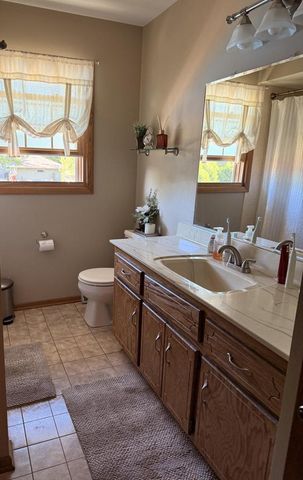 8716 W Whitaker AVENUE, Greenfield, WI 53228