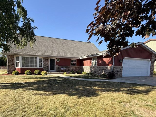 8716 W Whitaker AVENUE, Greenfield, WI 53228
