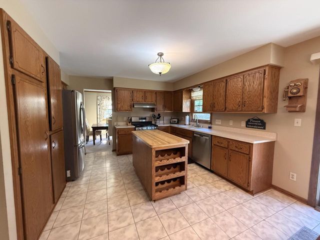 8716 W Whitaker AVENUE, Greenfield, WI 53228
