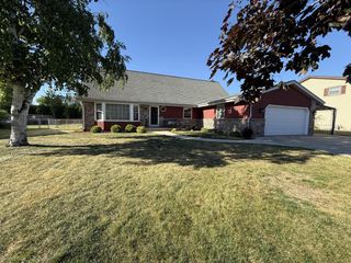 8716 W Whitaker AVENUE, Greenfield, WI 53228