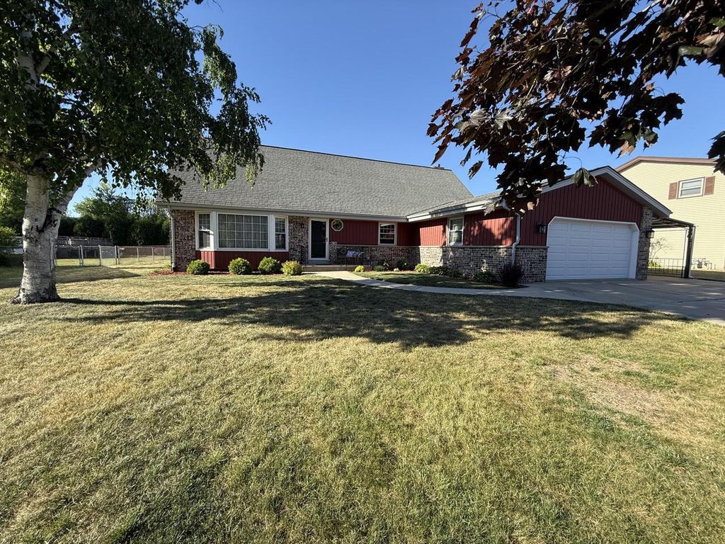 8716 W Whitaker AVENUE, Greenfield, WI 53228