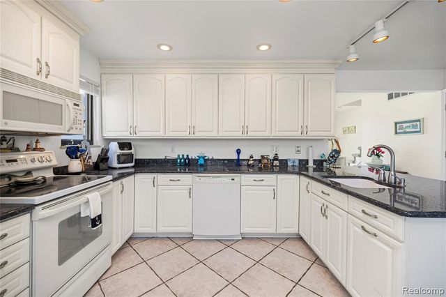 50666 Jefferson Avenue D8, New Baltimore, MI 48047