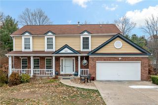 2691 Marshfield Dr, Upper St Clair, PA 15241