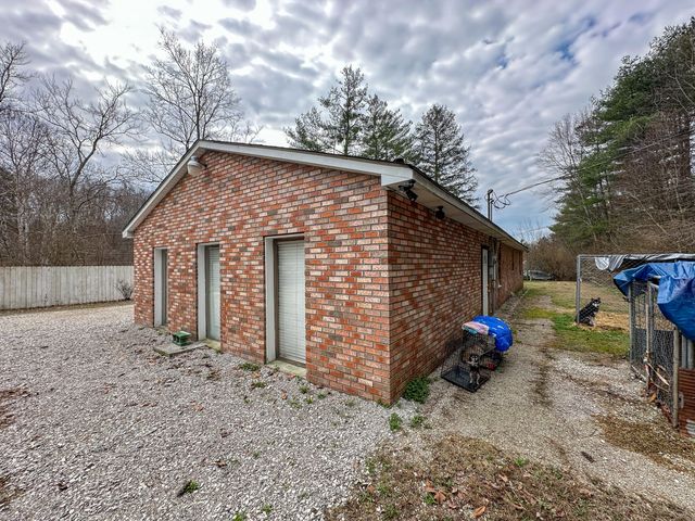 3990 Hwy 421 S, Mckee, KY 40447