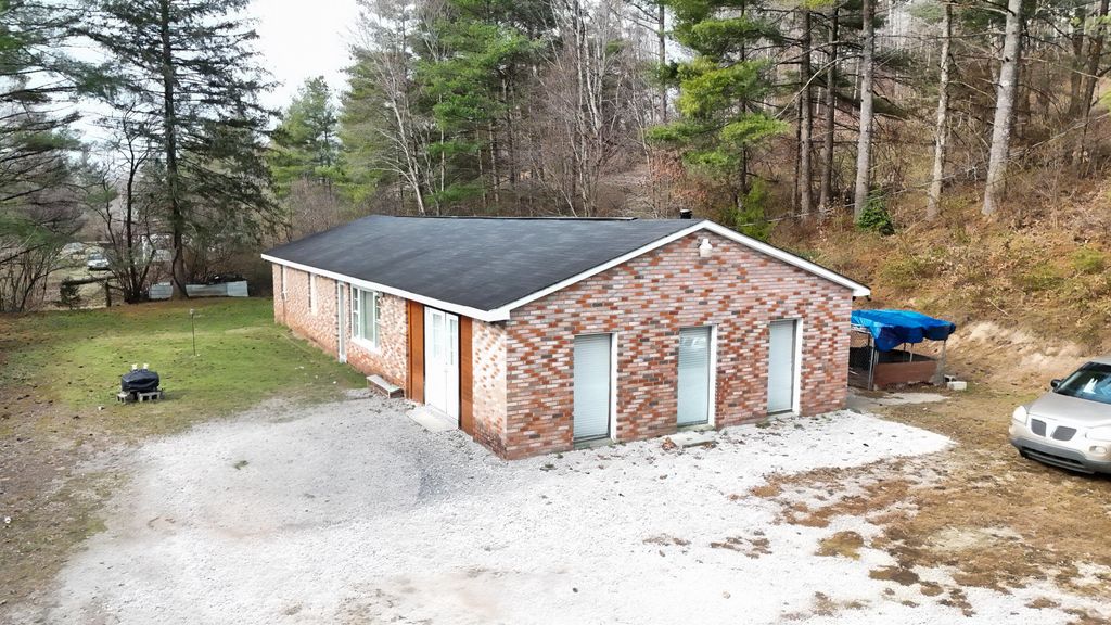 3990 Hwy 421 S, Mckee, KY 40447