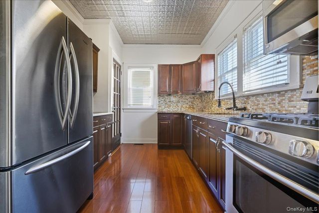 1 Carl Street, Greenvale, NY 11548