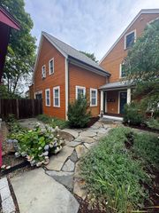 3A Avon St A, Reading, MA 01867