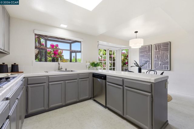 1578 Pyrenees Pl, Walnut Creek, CA 94598