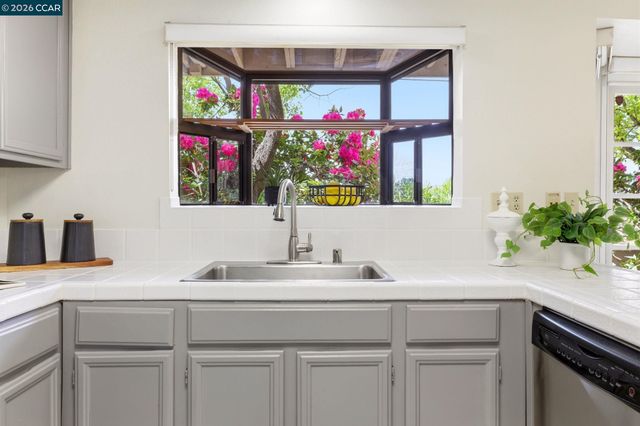 1578 Pyrenees Pl, Walnut Creek, CA 94598