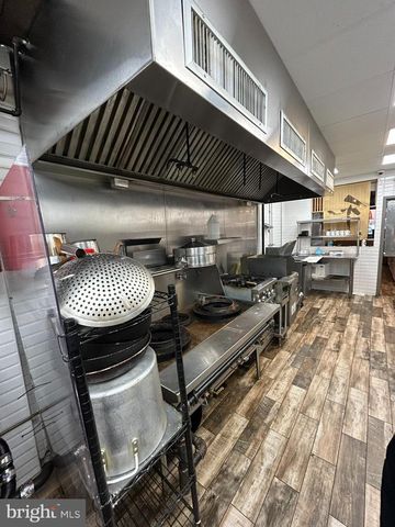 809 N 2ND ST, Philadelphia, PA 19123