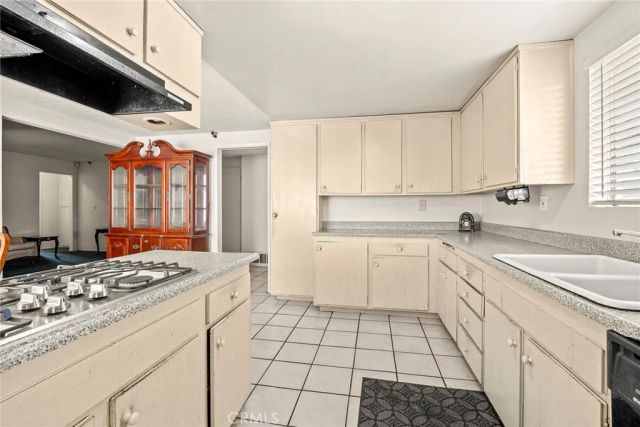 19409 Belshaw, Carson, CA 90746