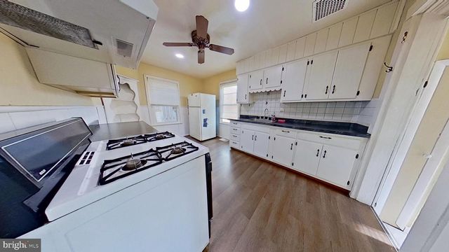 1121 ROOSEVELT AVE, York, PA 17404