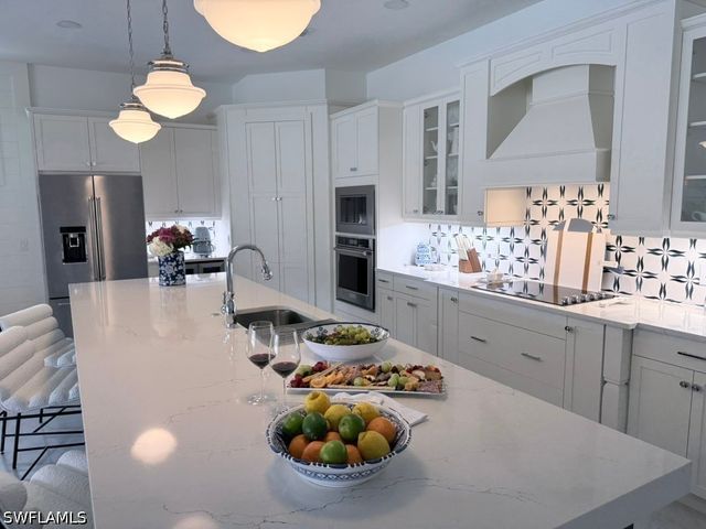 8963 Gustavia CT, Naples, FL 34112