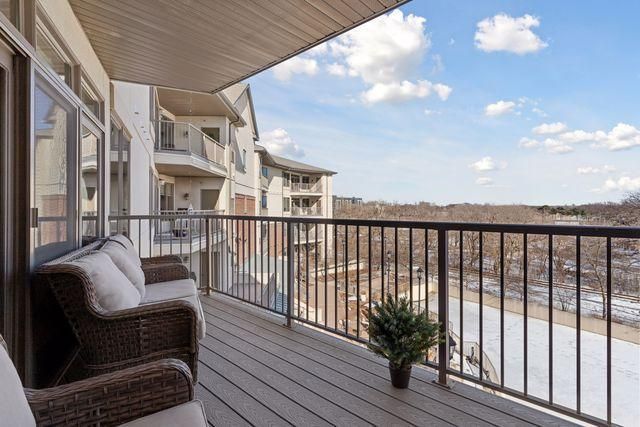 5225 Grandview Square 313, Edina, MN 55436