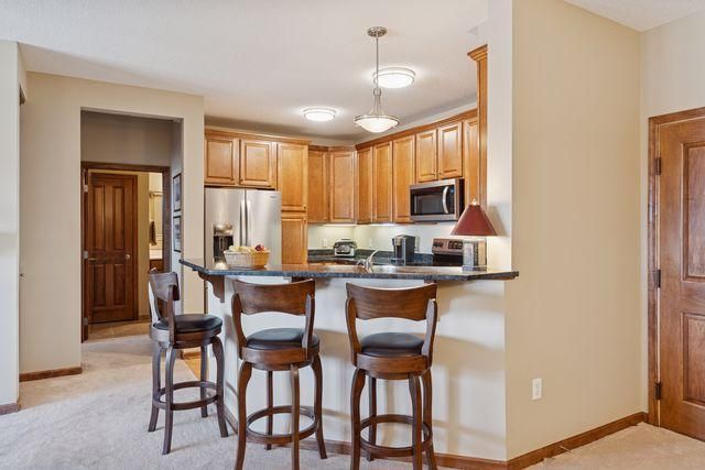 5225 Grandview Square 313, Edina, MN 55436
