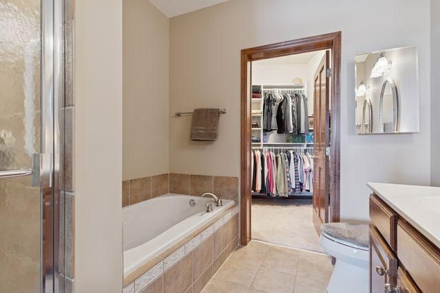 5225 Grandview Square 313, Edina, MN 55436