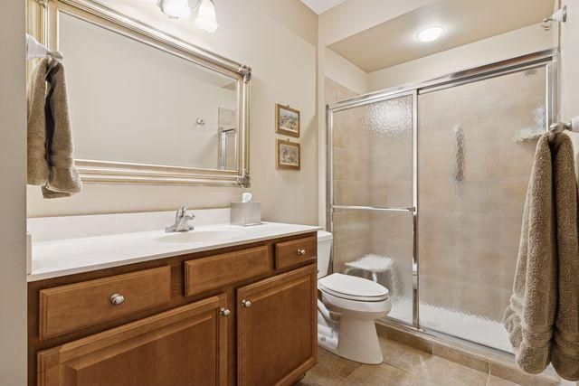 5225 Grandview Square 313, Edina, MN 55436