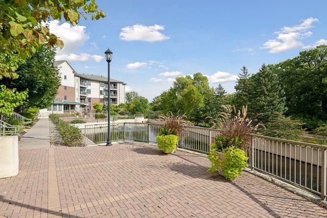 5225 Grandview Square 313, Edina, MN 55436