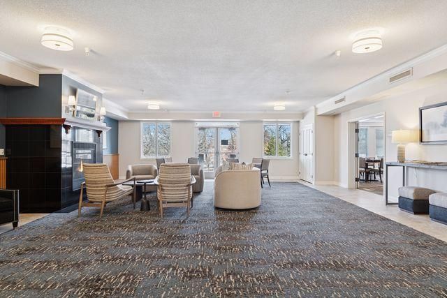 5225 Grandview Square 313, Edina, MN 55436