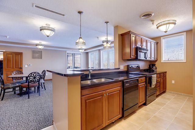 5225 Grandview Square 313, Edina, MN 55436