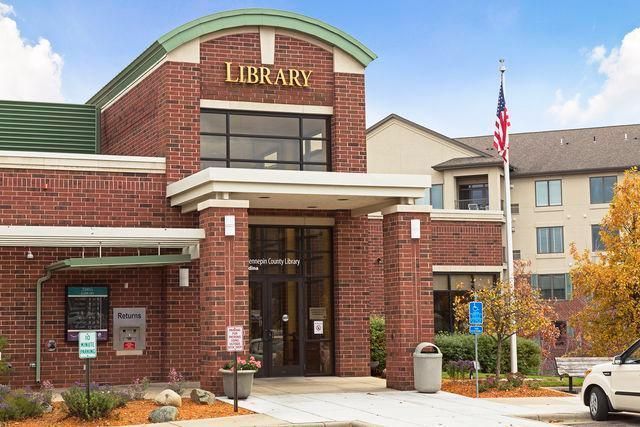 5225 Grandview Square 313, Edina, MN 55436