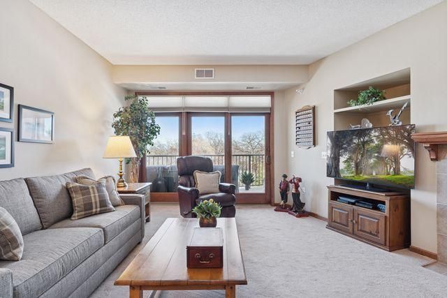 5225 Grandview Square 313, Edina, MN 55436